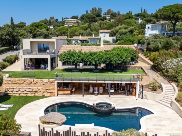 LA CROIX VALMER - VILLA