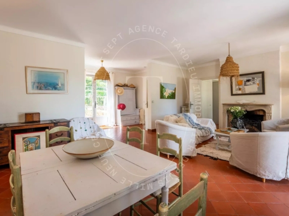 Exclusivité - Maison à pied du village de Saint-Tropez
