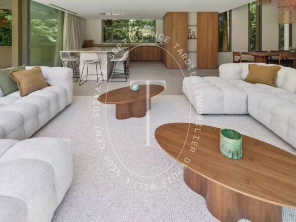 Élégante Villa Contemporaine à Saint-Tropez
