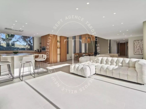 Élégante Villa Contemporaine à Saint-Tropez