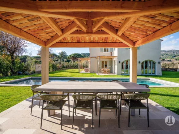 Maison d'exception à L'Escalet avec piscine
