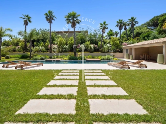 Élégante Villa Contemporaine à Saint-Tropez