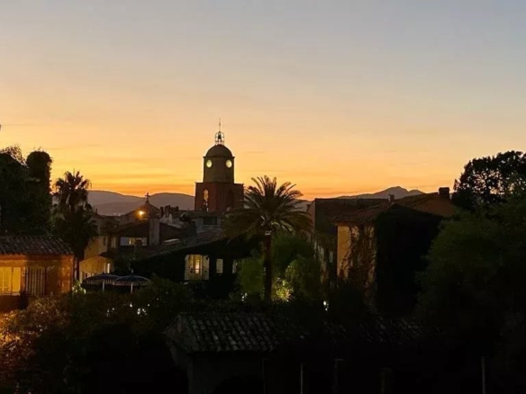 Exclusivité OFF MARKET - Maison à pied du village de Saint-Tropez