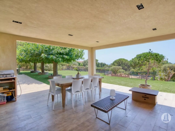 LA CROIX VALMER - VILLA