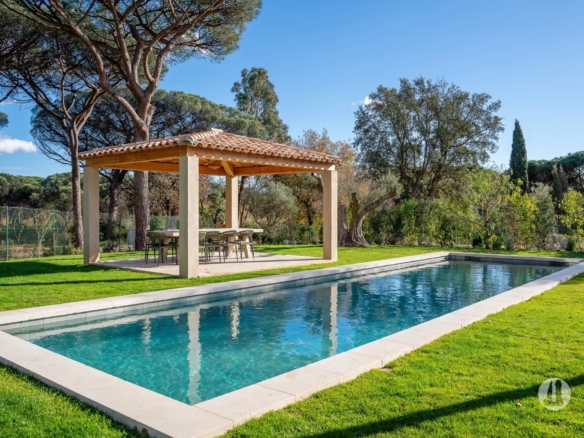 Maison d'exception à L'Escalet avec piscine