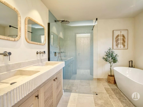 Maison d'exception à L'Escalet avec piscine