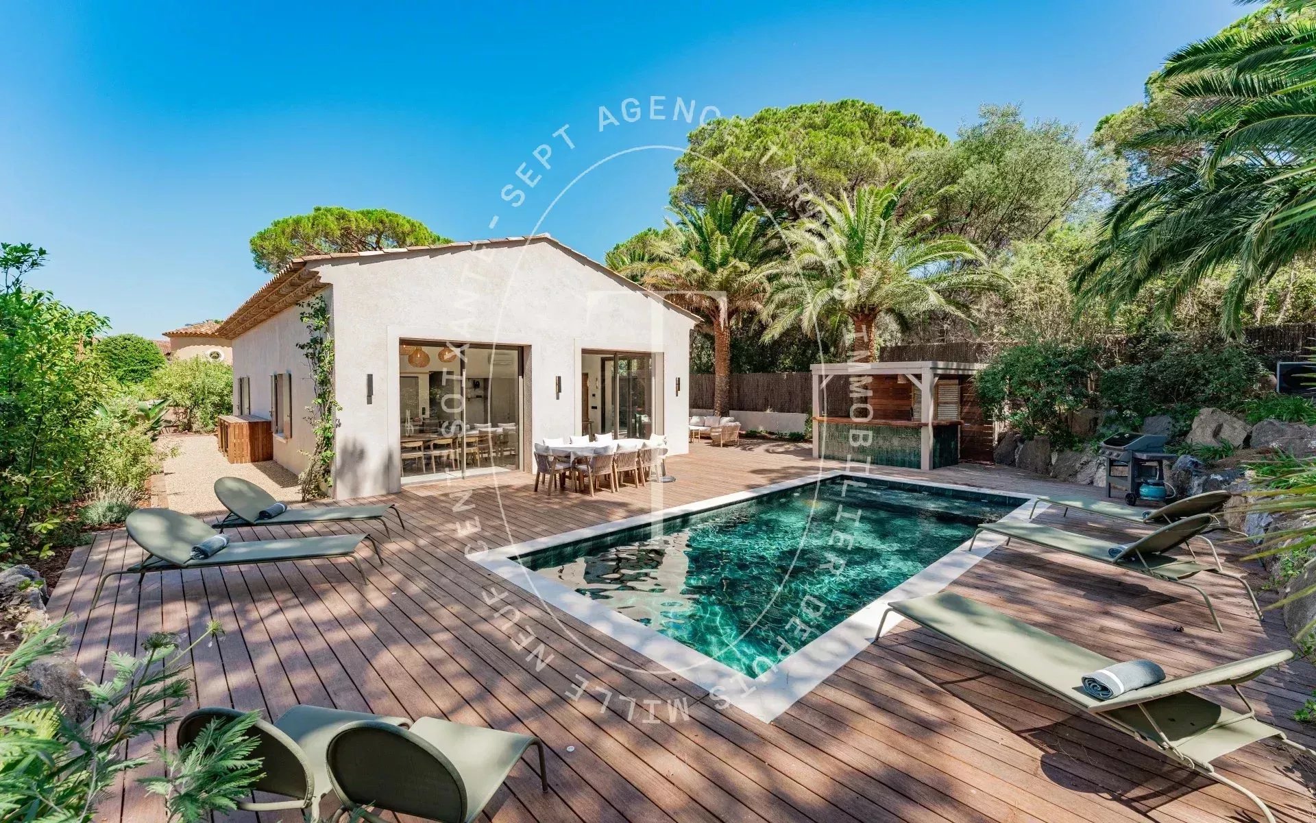 Exceptional 5-Suite Villa Steps from Salins Beach