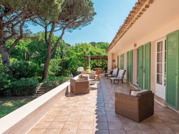 Exclusivité - Maison à pied du village de Saint-Tropez