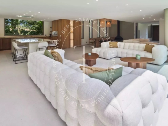 Élégante Villa Contemporaine à Saint-Tropez