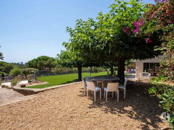 LA CROIX VALMER - VILLA
