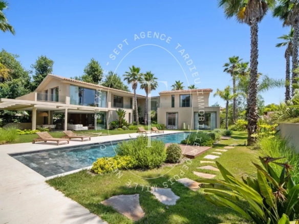 Élégante Villa Contemporaine à Saint-Tropez