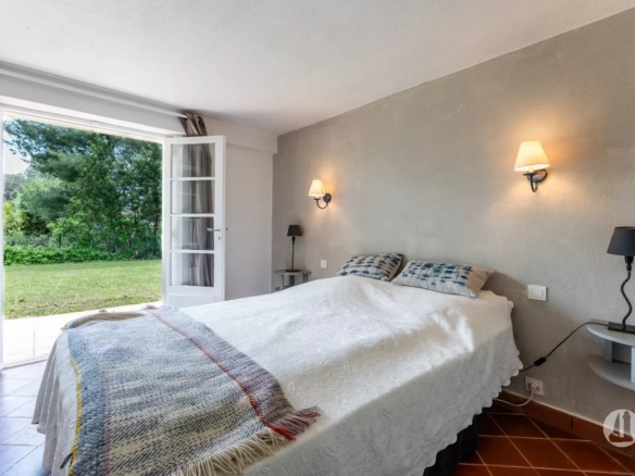 Exclusivité OFF MARKET - Maison à pied du village de Saint-Tropez