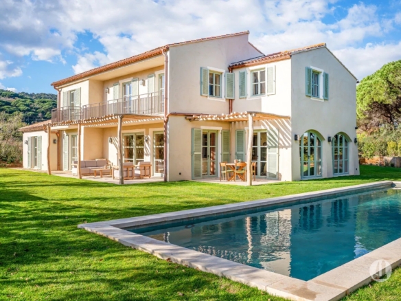 Maison d'exception à L'Escalet avec piscine