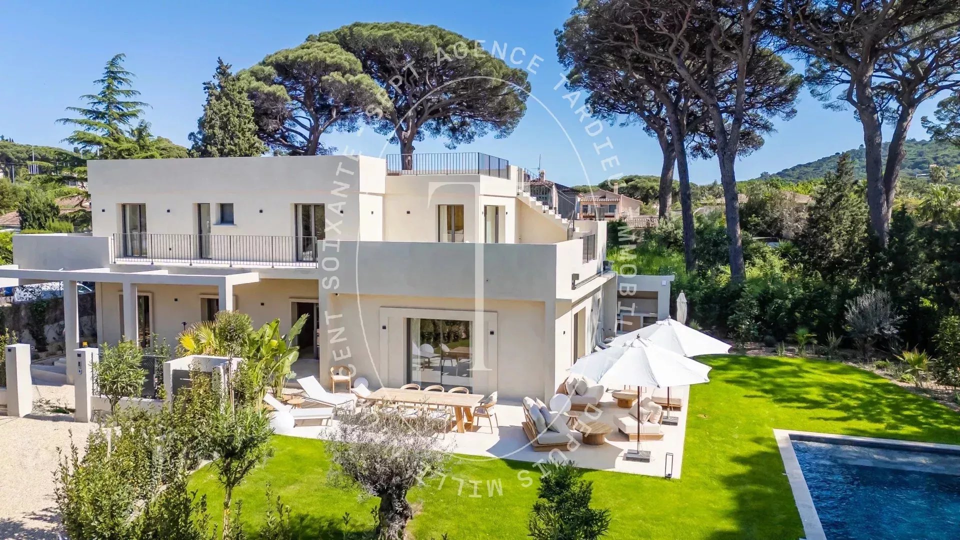 Contemporary Provençal Chic: Saint-Tropez Villa Steps from Iconic Beach