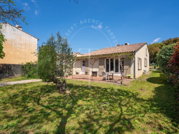 Maison de village avec grand terrain