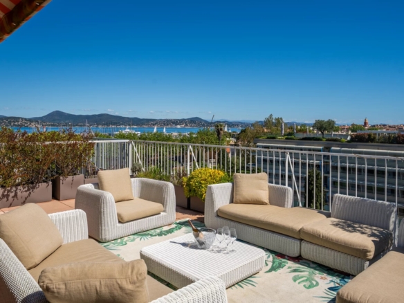 APPARTEMENT ROOF TOP -SAINT-TROPEZ