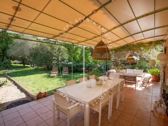 BELLE PROPRIÉTÉ AVEC VASTE JARDIN À GASSIN