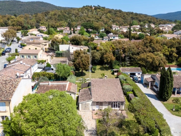 Maison de village avec grand terrain