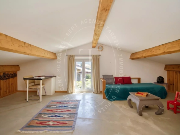 Maison de village avec grand terrain