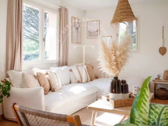 BELLE PROPRIÉTÉ AVEC VASTE JARDIN À GASSIN
