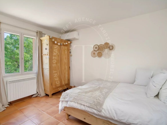 MAISON AVEC GRAND TERRAIN - GASSIN