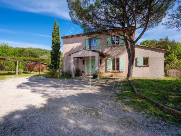 MAISON AVEC GRAND TERRAIN - GASSIN