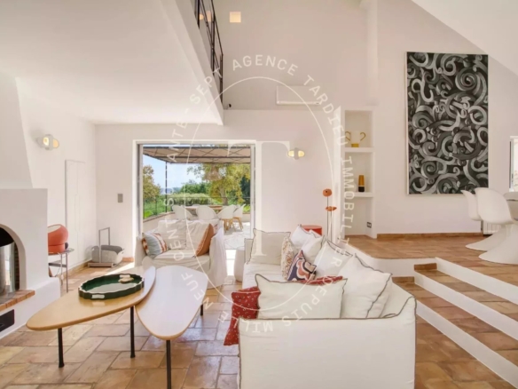 Élégante Villa de 230m² au Cœur du Golf de Beauvallon