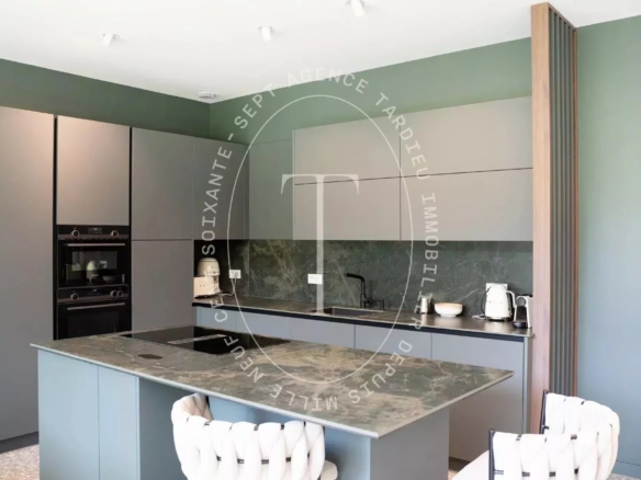Villa d'Architecte Contemporaine : Entre Mer et Golf d'Exception