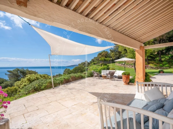 Saint-Tropez – Capon, vue mer panoramique et discrétion absolue