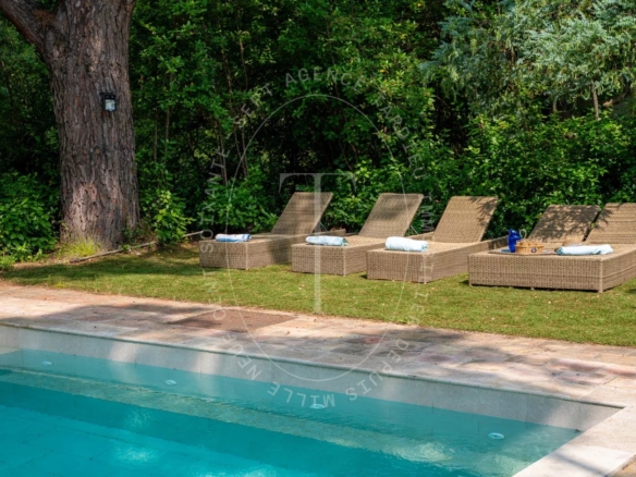 Élégante Villa avec Piscine à Grimaud