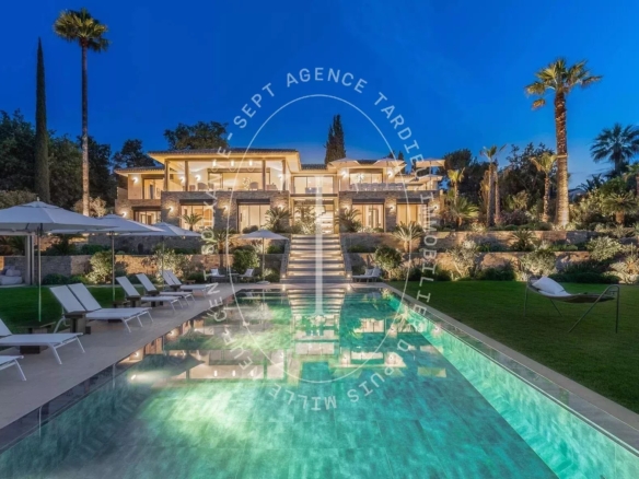 Saint-Tropez : Élégance et Prestige - Propriété d'Exception