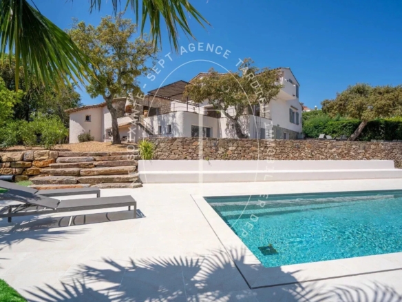 Élégante Villa de 230m² au Cœur du Golf de Beauvallon