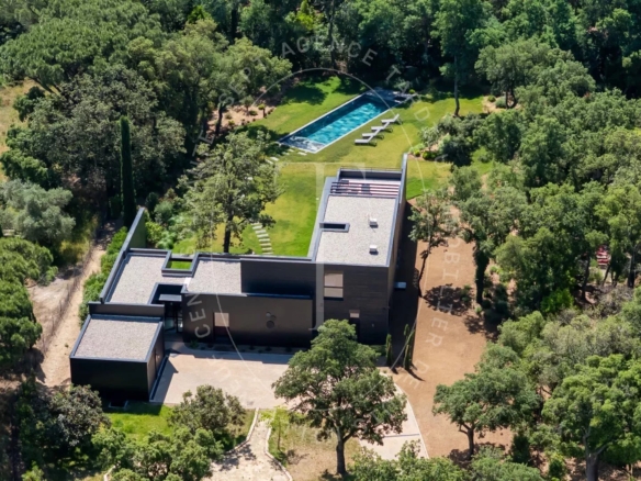 Villa Moderniste entre Mer et Golf