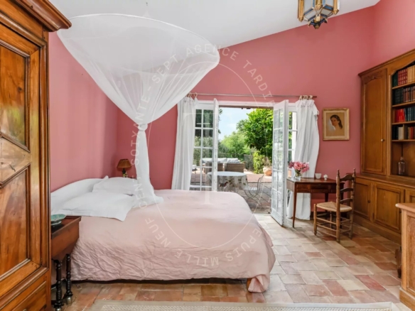 Élégante Villa avec Piscine à Grimaud