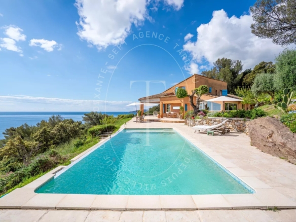 Saint-Tropez – Capon, vue mer panoramique et discrétion absolue