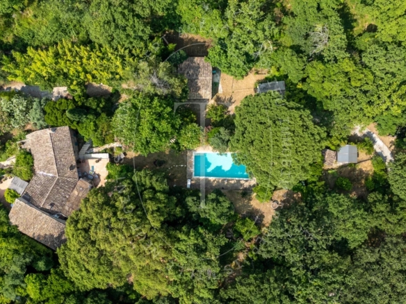 Élégante Villa avec Piscine à Grimaud