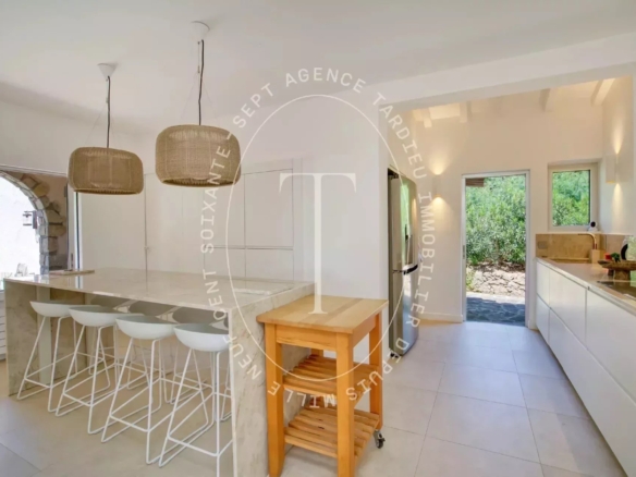 Élégante Villa de 230m² au Cœur du Golf de Beauvallon