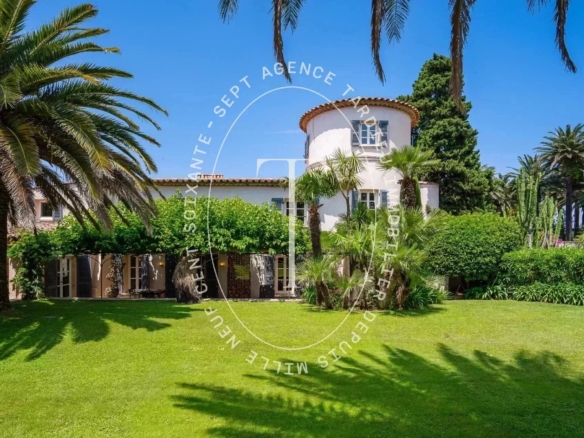 Superbe Villa de Luxe à Deux Pas du Centre Village