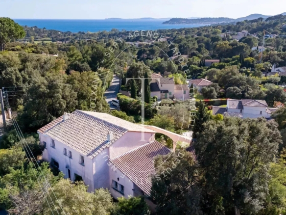Villa d'exception entre village et littoral - La Croix-Valmer
