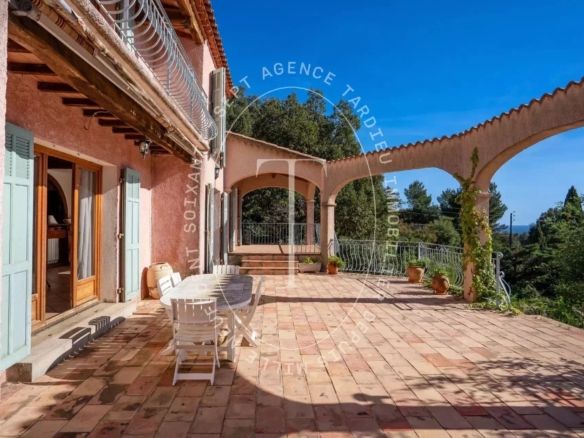 Villa d'exception entre village et littoral - La Croix-Valmer
