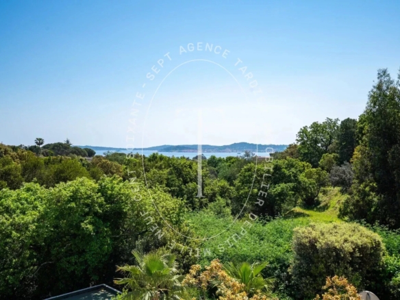Élégante Villa de 230m² au Cœur du Golf de Beauvallon