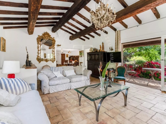 Élégante Villa avec Piscine à Grimaud