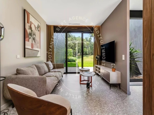 Villa d'Architecte Contemporaine : Entre Mer et Golf d'Exception