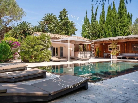 Superbe Villa de Luxe à Deux Pas du Centre Village