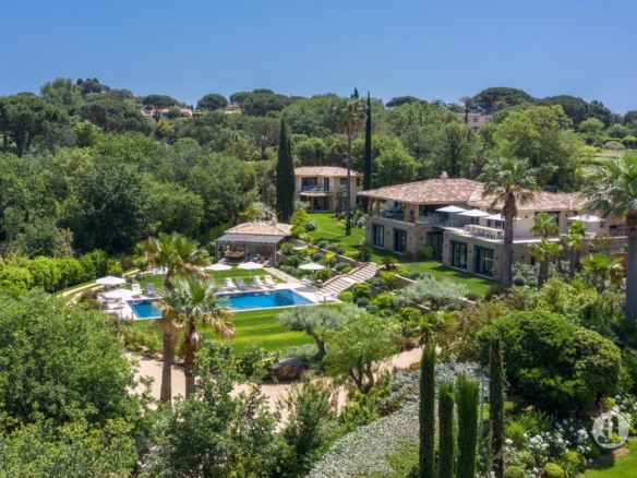 Prestige et Élégance à Saint-Tropez — Une Propriété d’Exception