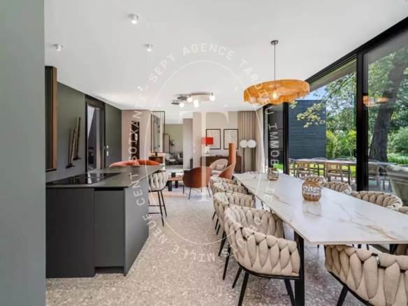 Villa d'Architecte Contemporaine : Entre Mer et Golf d'Exception