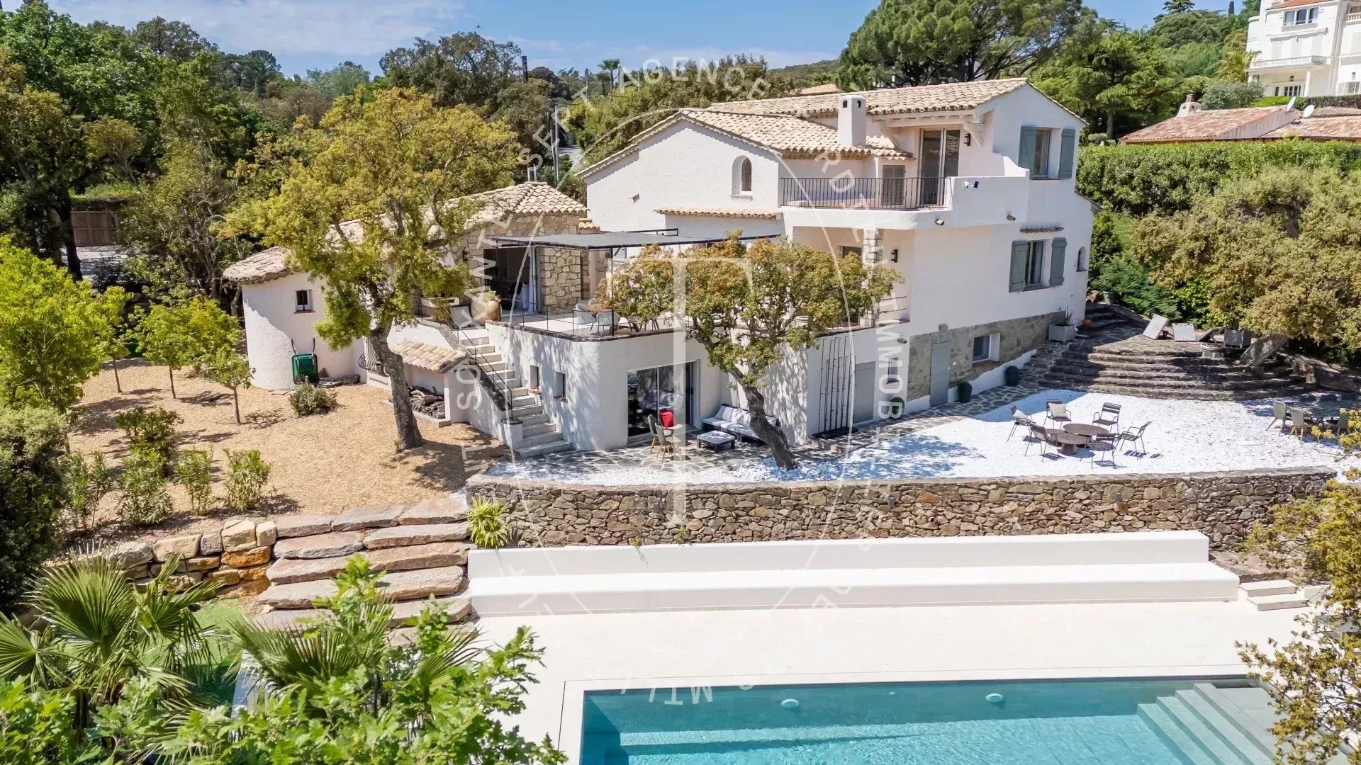 Exceptional 230m² Villa in the Prestigious Beauvallon Golf Estate