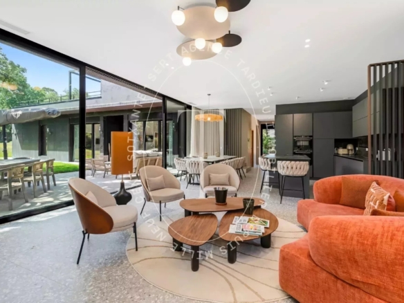 Villa d'Architecte Contemporaine : Entre Mer et Golf d'Exception