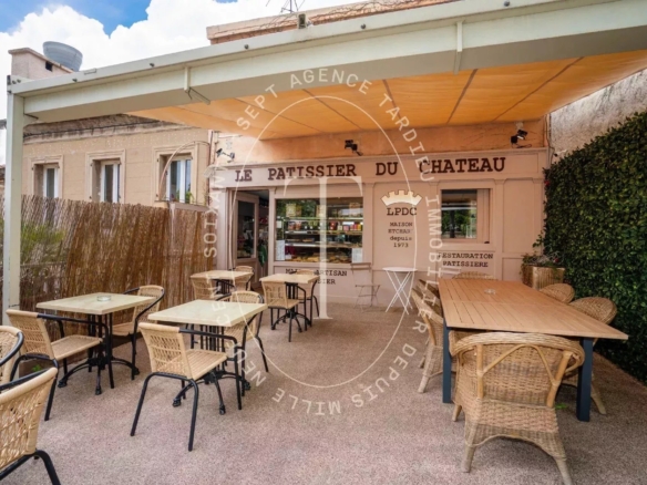 Grimaud : Ensemble immobilier de 300m² à réinventer