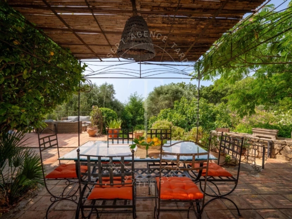 Élégante Villa avec Piscine à Grimaud
